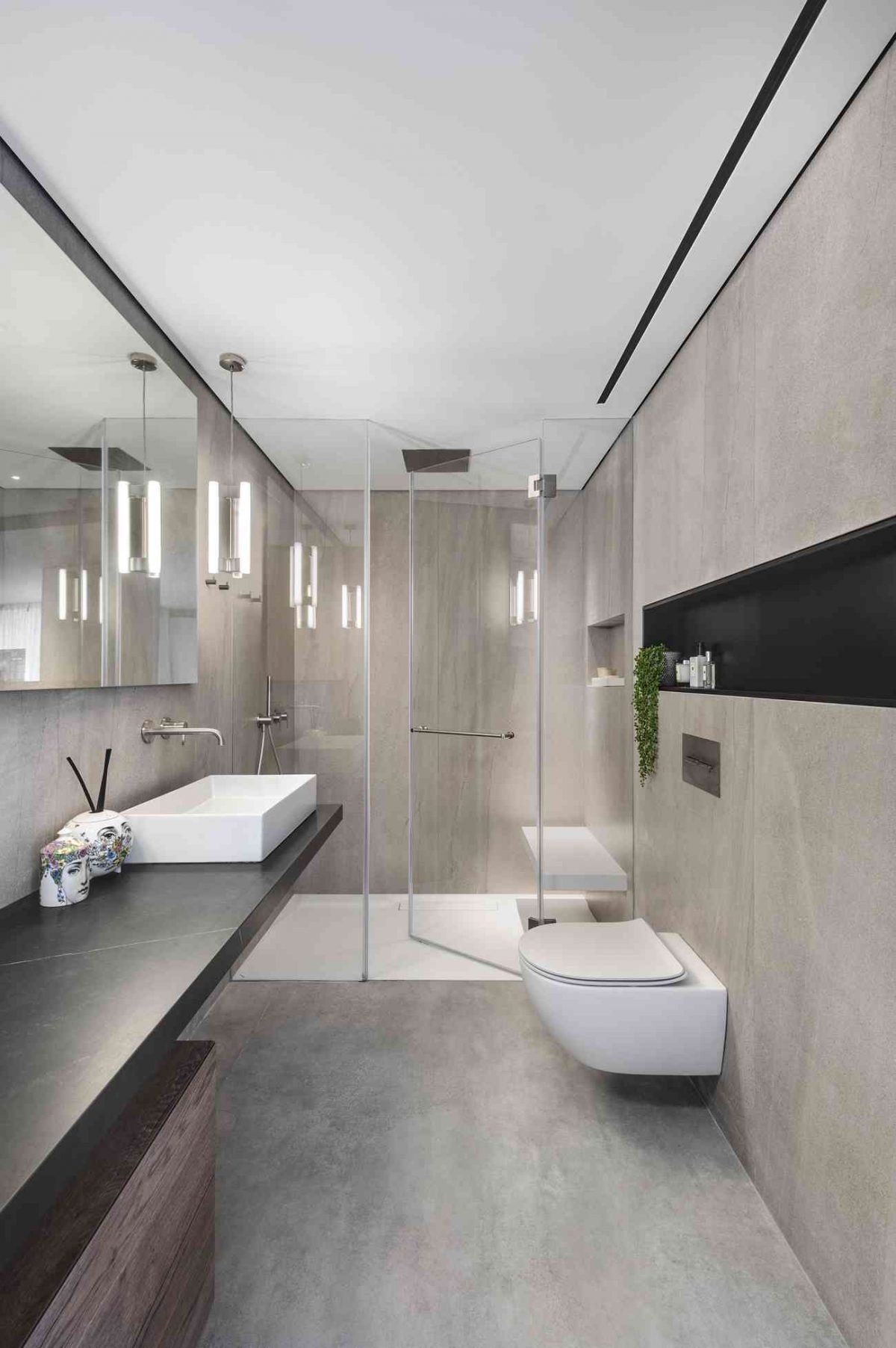 Simoene Architects Ltd – Central Israel גופי תאורה מיוחדים בחדר האמבטיה בעיצובו של קמחי דורי